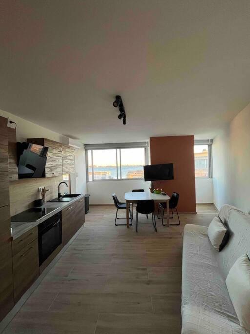 Joli Appart/Vue Etang/Clim /Wifi Balaruc-les-Bains Exterior foto